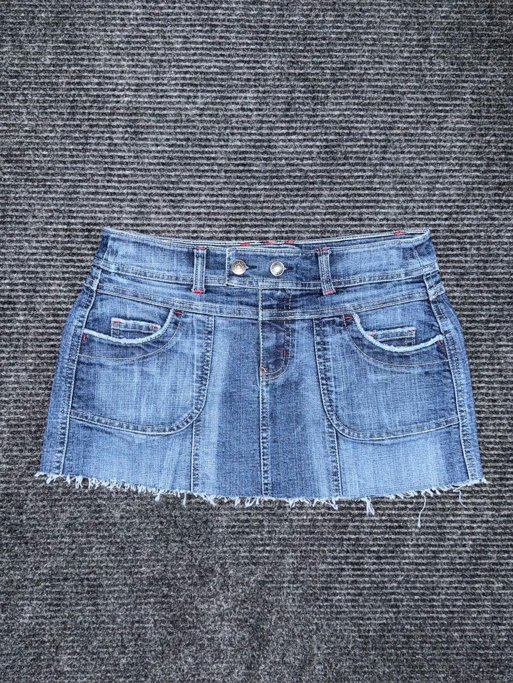 Vintage Y2K Low Rise Micro Mini Denim Skirt Raw Hem Utility Pockets Sz 7 / 28
